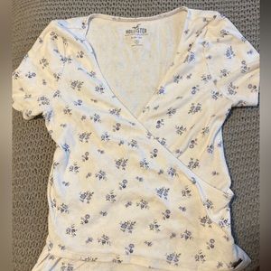 Holister Baby Tee, size M
